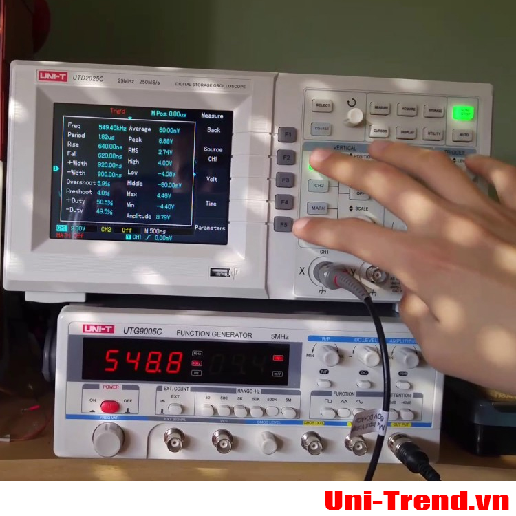 UTD2025C 25Mhz máy hiện sóng chính hãng UNI-T